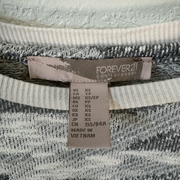 Off white & Grey Camouflage Oversized Sweater with Synch String Bottom - Picture 3 of 4